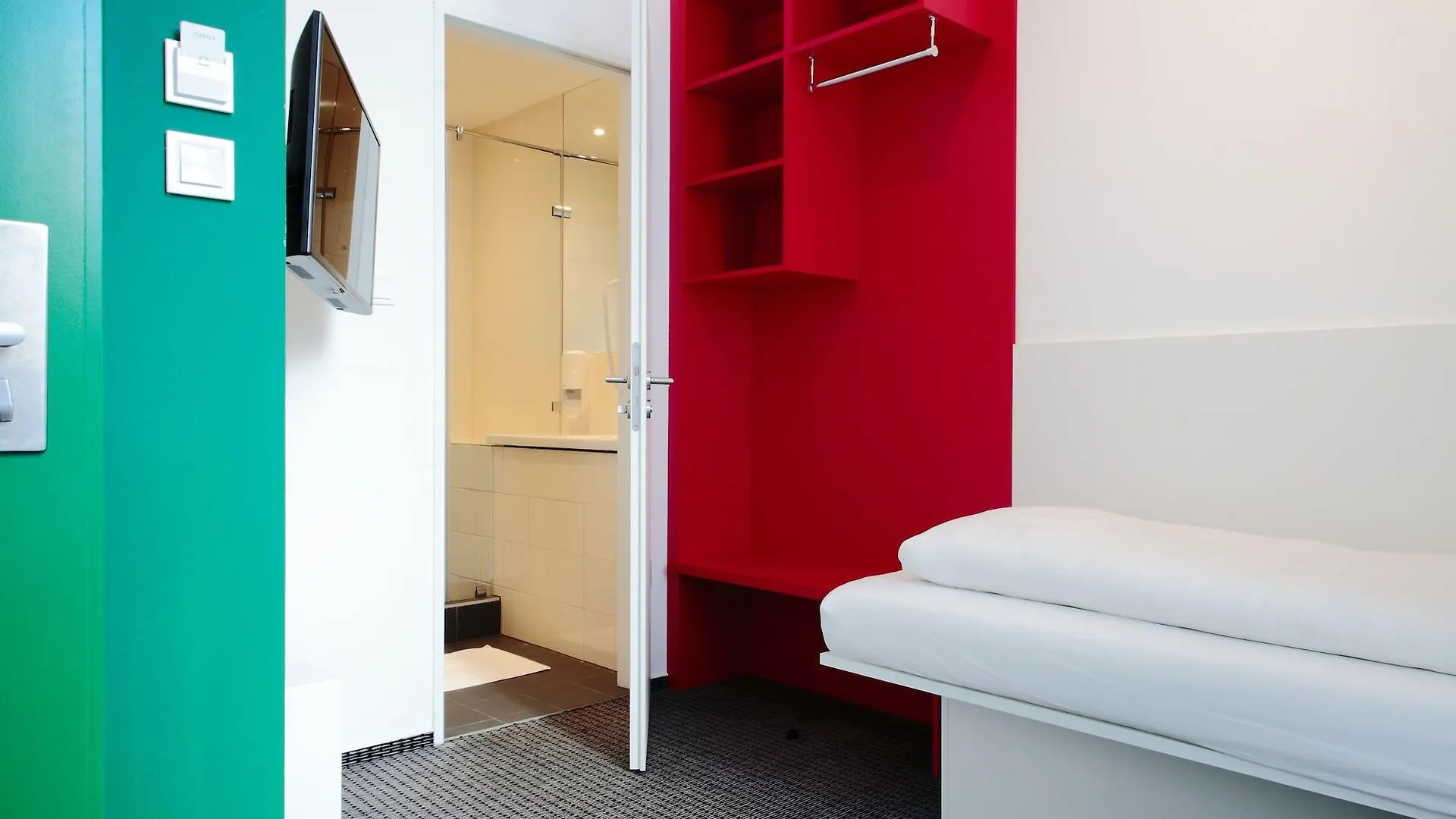 Maverick Budapest Soho 0*,