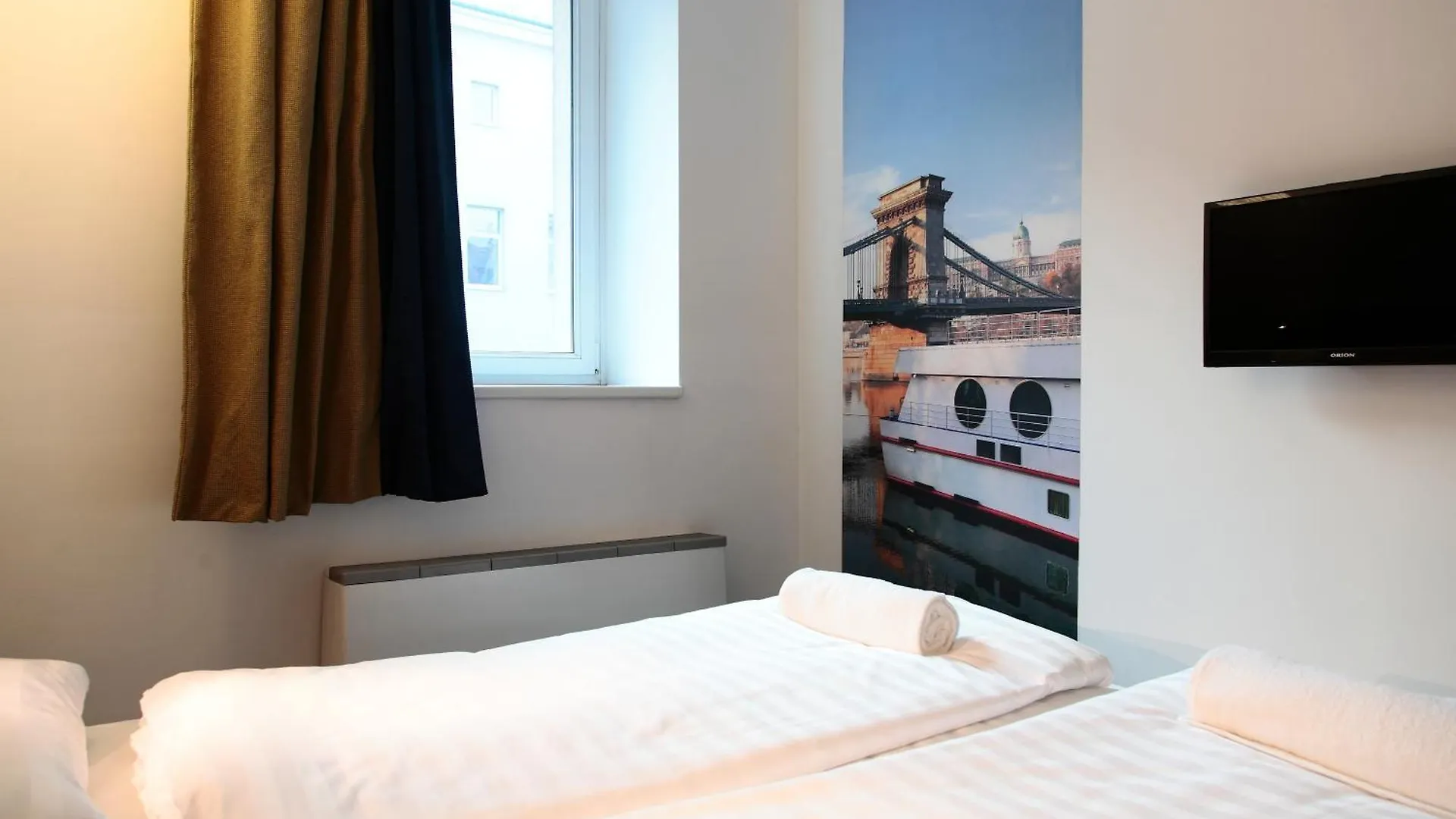 Maverick Budapest Soho 0*,